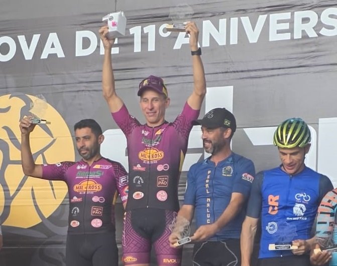 Cleber Maia  campeo na categoria Veterano B (Foto de divulgao)