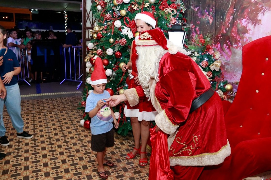 Chegada do Papai Noel acontece no dia 5 com a tradio do trem (Foto divulgao)