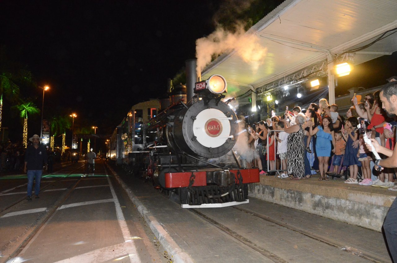Tradicional Maria Fumaa foi atrao na abertura do Natal (Foto Gislaine Mathias)