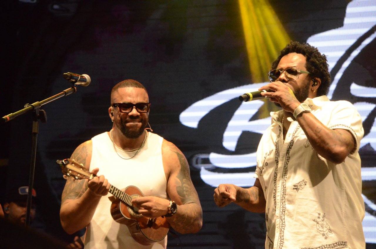 Xande de Pilares cantou grandes sucessos no CarnaJagu� (Foto Gislaine Mathias)