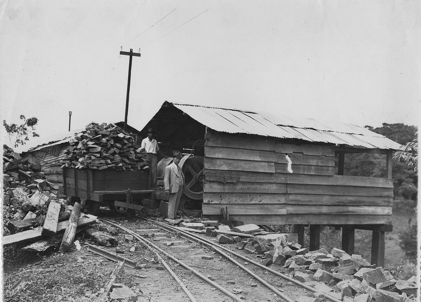 Pedreira passou a contar com britador (Foto de fam�lia)