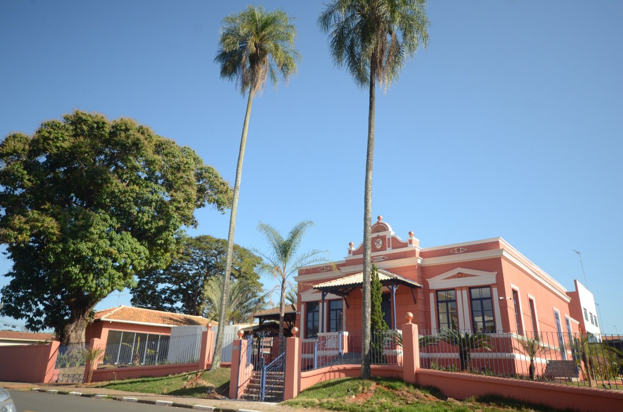 Casar�o antigo da rua C�ndido Bueno (Foto Gislaine Mathias)