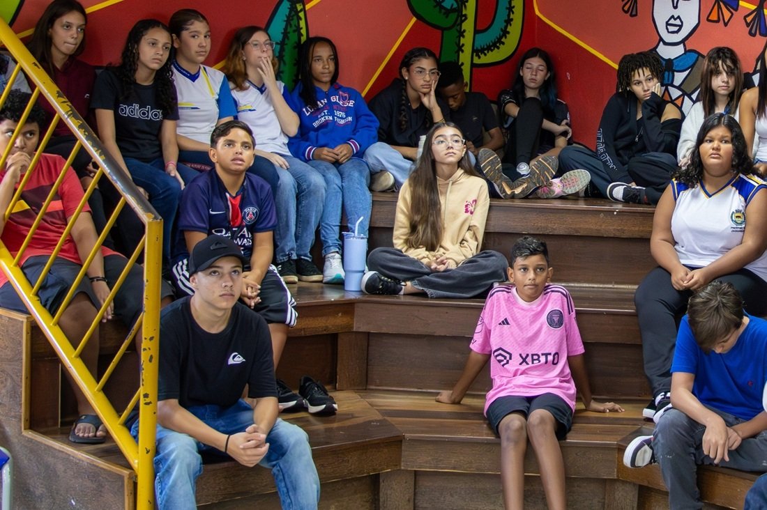 Alunos acompanham a palestra do projeto (Foto Thiago Carvalho)