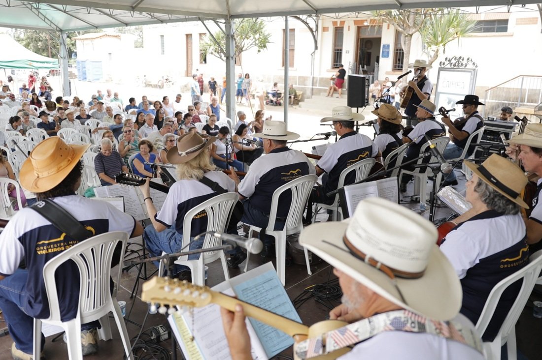 Violeiros do Jaguary se apresentam na Esta��o de Guedes (Foto Diego Monarin)