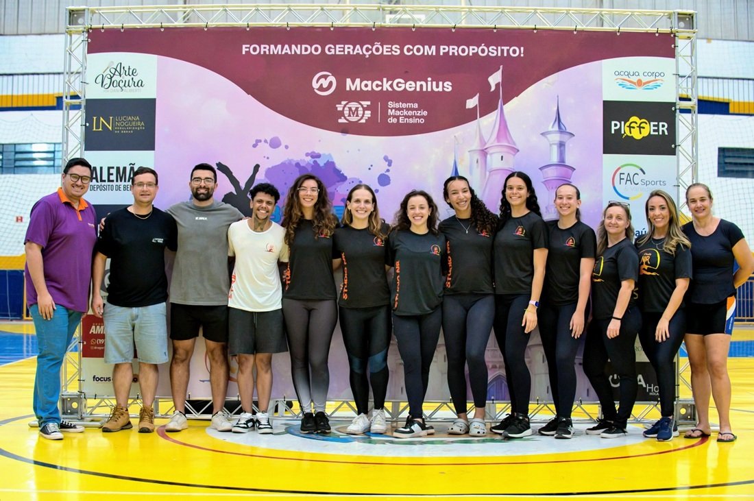 Equipe de profissionais que ajudou na realiza��o do torneio (divulga��o)
