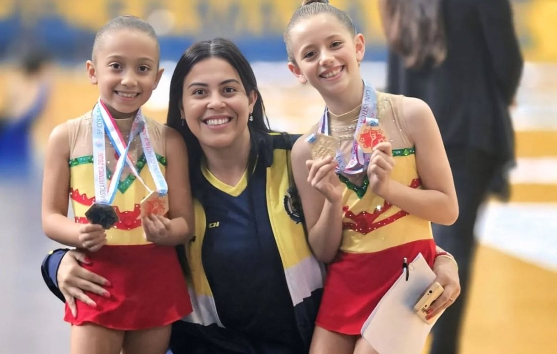 Professora e duas alunas destaques da competi��o (Foto divulga��o)