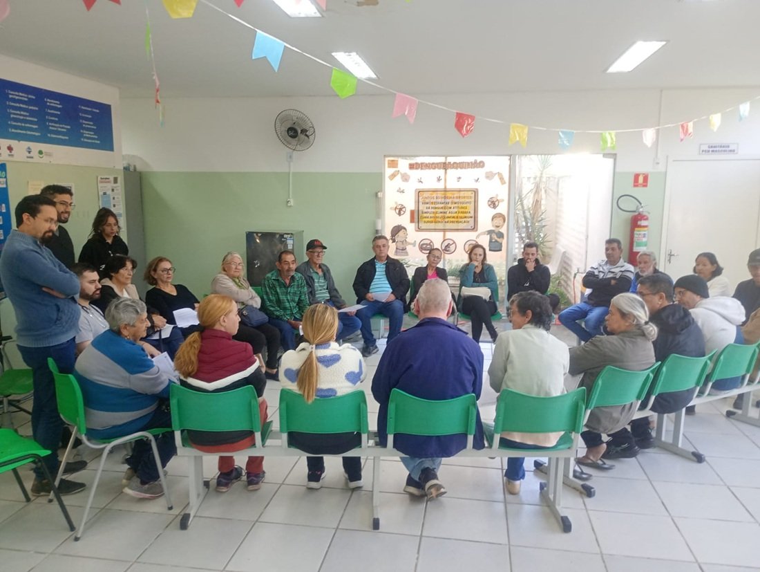 Grupo de Tabagismo durante reuni�o no Cruzeiro do Sul (Foto divulga��o)