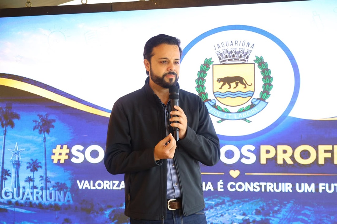 Prefeito destaca em discurso a importância dessa valorização aos profissionais de Educação Infantil (Foto Diego Monarin)