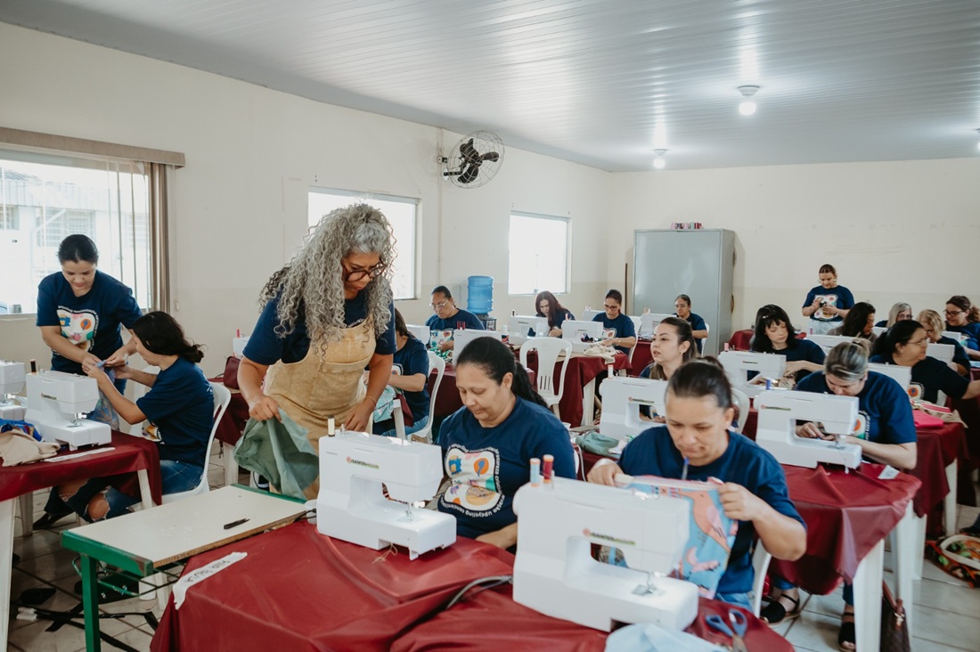As peças confeccionadas durante a capacitação serão apresentadas ao público em uma feira de moda sustentável (Foto Karina Gino Machado)