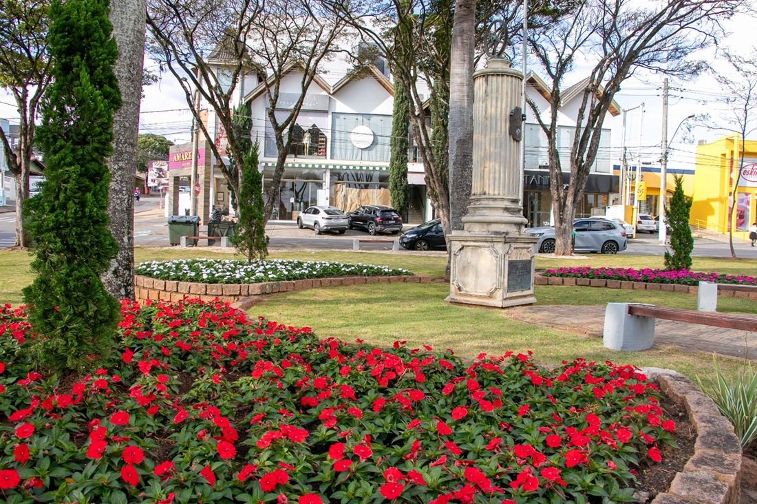 Praça dos Ferroviários passou por revitalização (Foto Thiago Carvalho)