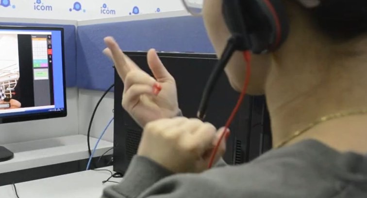 A iniciativa garante que pessoas surdas e com deficiência auditiva tenham acesso à Central de Interpretação de Libras (Foto divulgação)