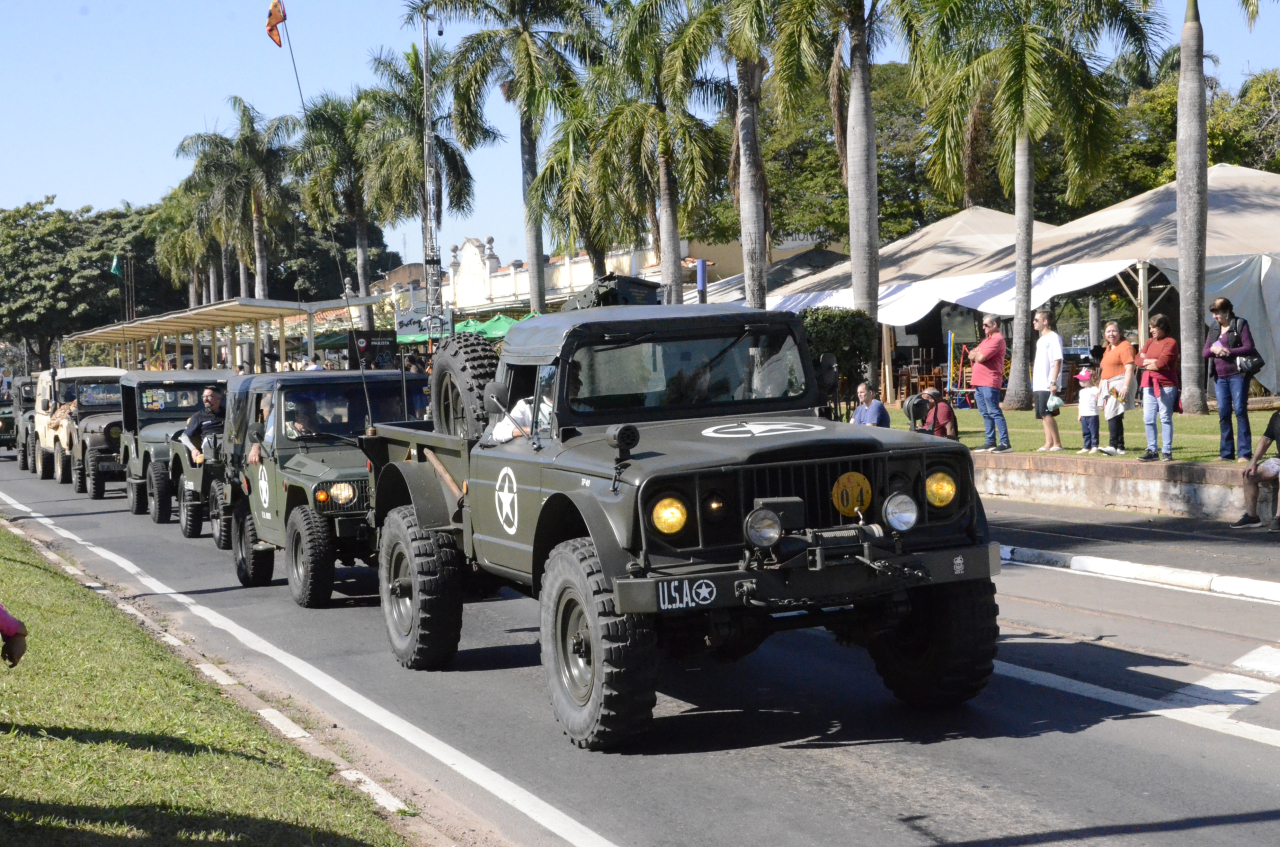 Desfile de viaturas foi uma das atrações do evento da Revolução (Foto Gislaine Mathias)