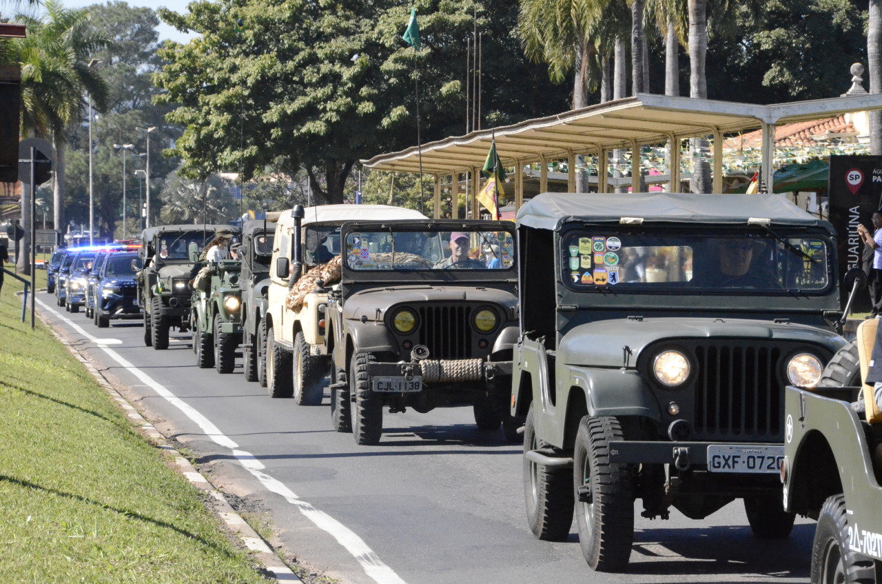 Desfile de viaturas foi uma das atrações (Foto Gislaine Mathias)