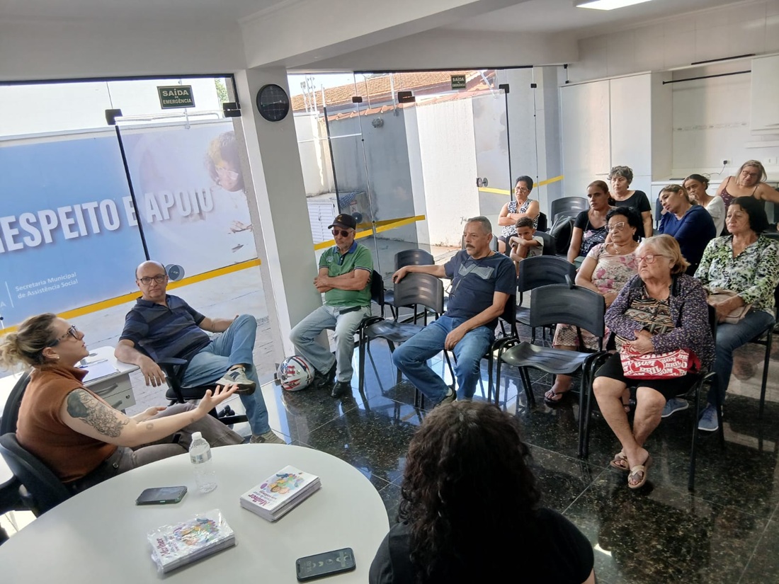 Os participantes compartilharam experiências e refletiram sobre situações presentes no cotidiano (Foto divulgação)