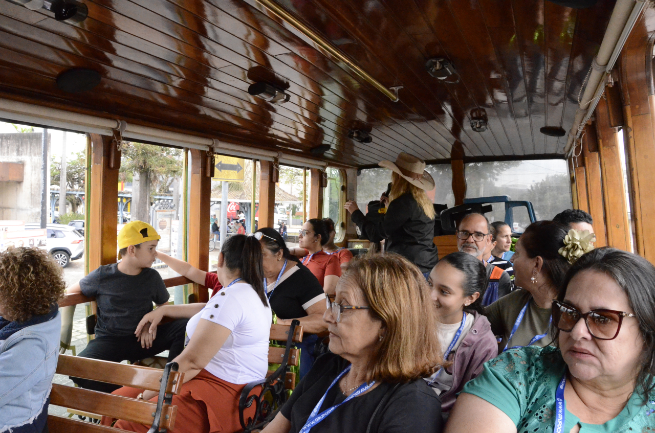Moradores e turistas visitam alguns pontos turísticos da cidade (Foto Gislaine Mathias) 