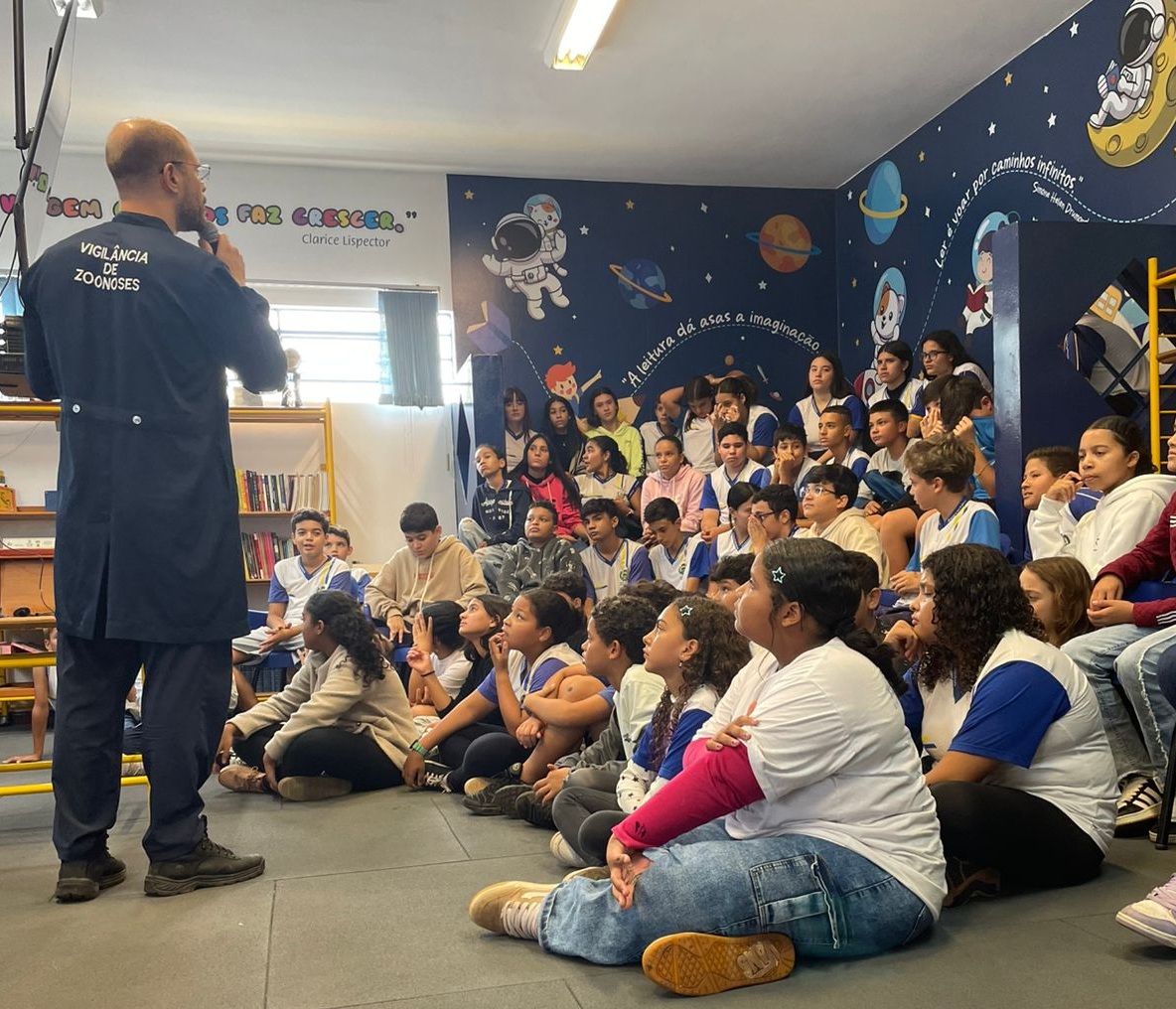 As palestras são ministradas pelo médico veterinário Paulo Costa, da Divisão de Vigilância de Zoonoses (Foto divulgação)