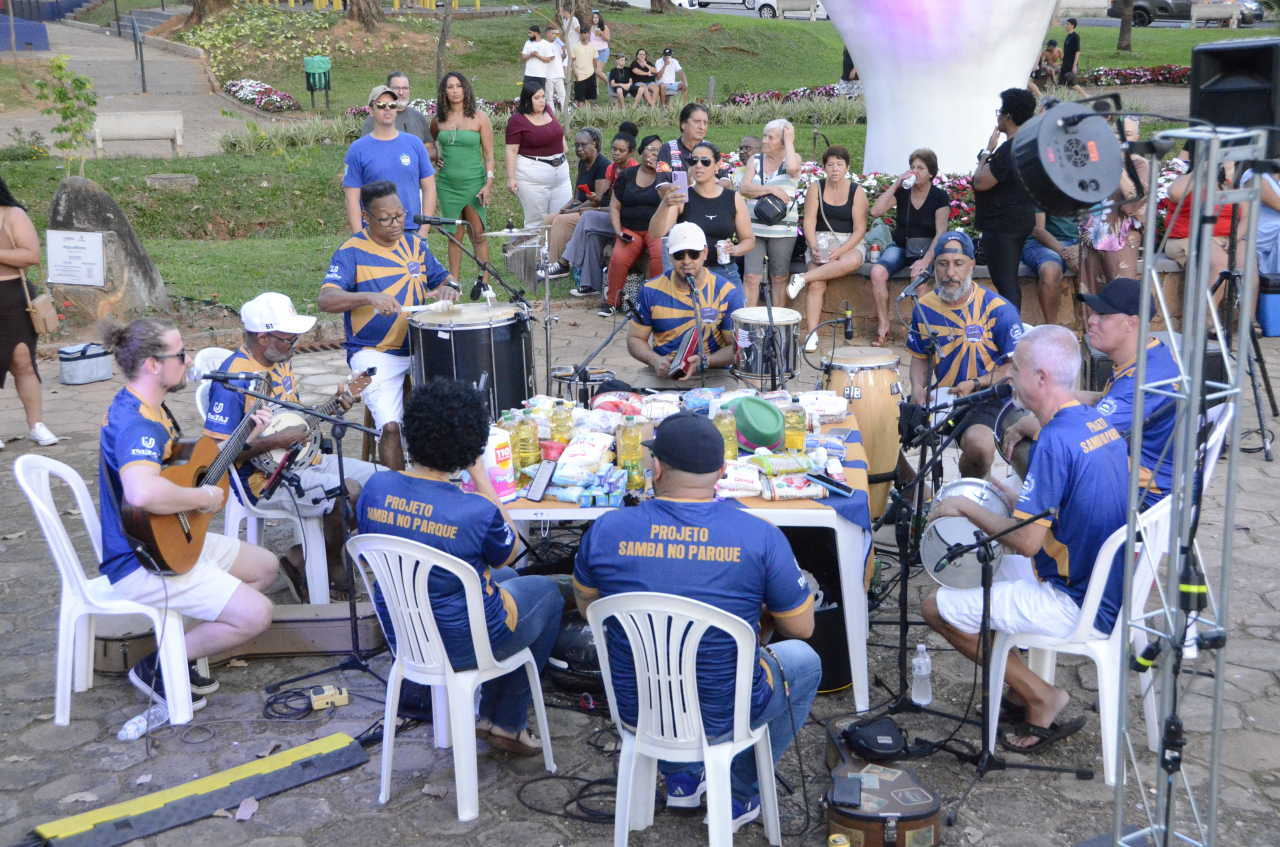 Praça do Amor vem sendo o palco para o projeto Samba no Parque que completou nove anos (Foto Gislaine Mathias)