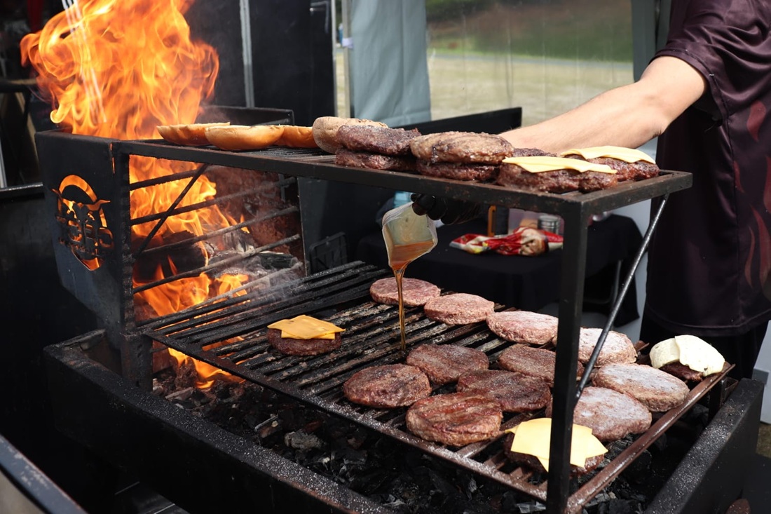 Público poderá experimentar diferentes cortes de carnes preparados por grandes assadores (Foto divulgação)
