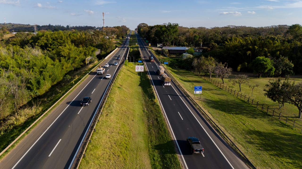 Renovias pede atenção aos motoristas em casa de chuvas e queimadas (Foto divulgação)