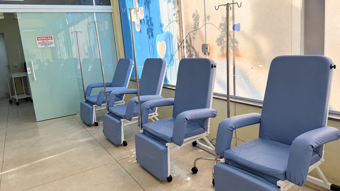 As novas poltronas contam com suporte de soro integrado e representam um investimento de R$ 34,5 mil, realizado com recurso federal (Foto divulgação)