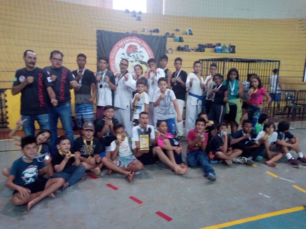 Atletas comemoram as conquistas positivas 