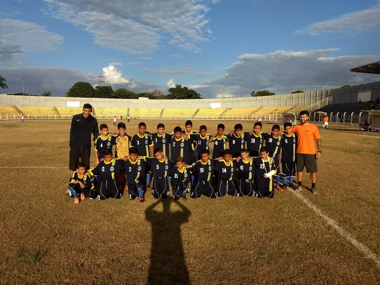 Alunos tiveram a oportunidade de jogar no Estdio Municipal