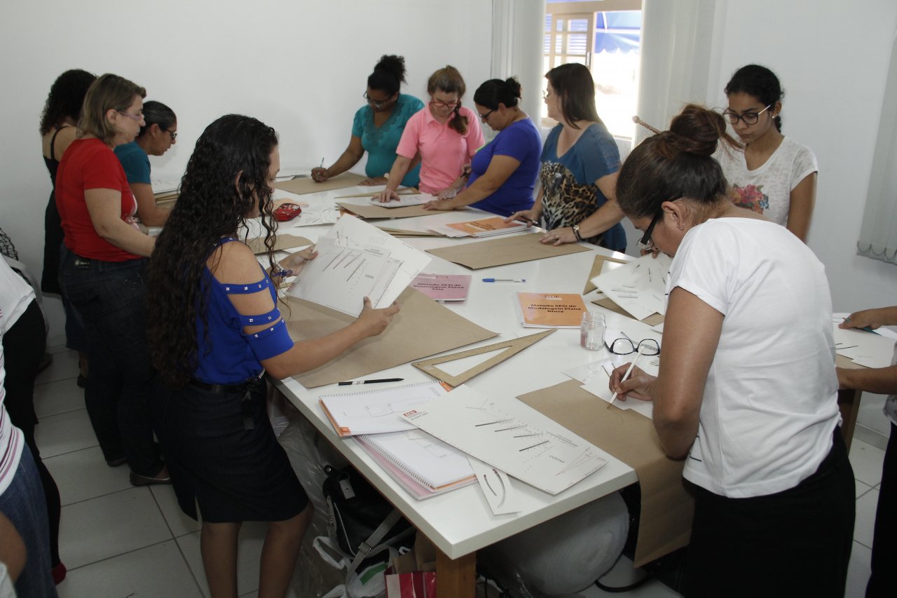 Os interessados devem optar pelos cursos de Corte e Costura e Bordado em Pedraria