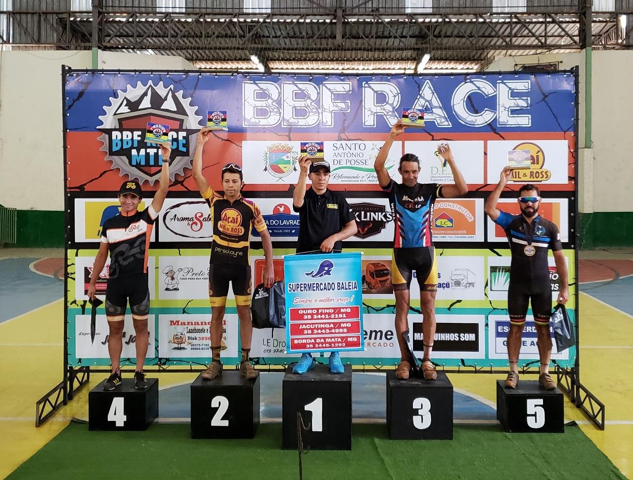 Elias subiu no p�dio ap�s a conquista do 4� lugar no Pro Elite