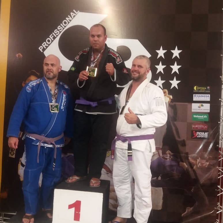 Aleir foi outro destaque da equipe Conexo com a conquista do ttulo na faixa roxa