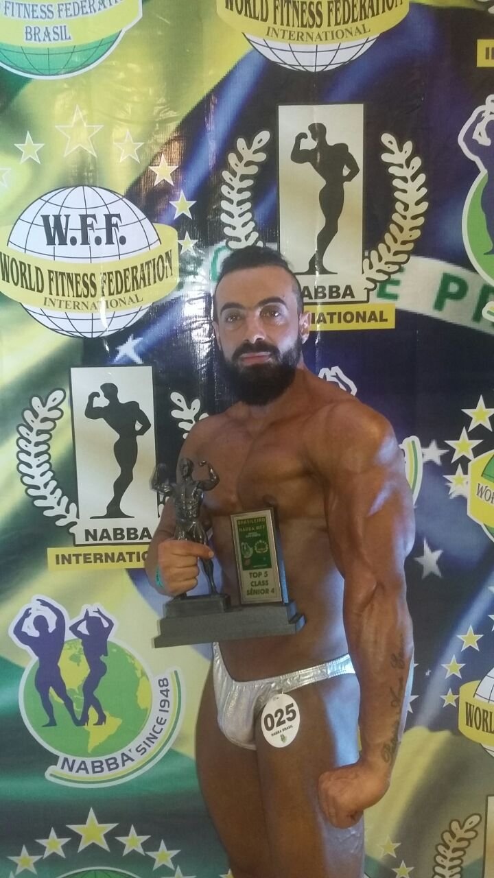 Denis realiza treinos intensos e dirios