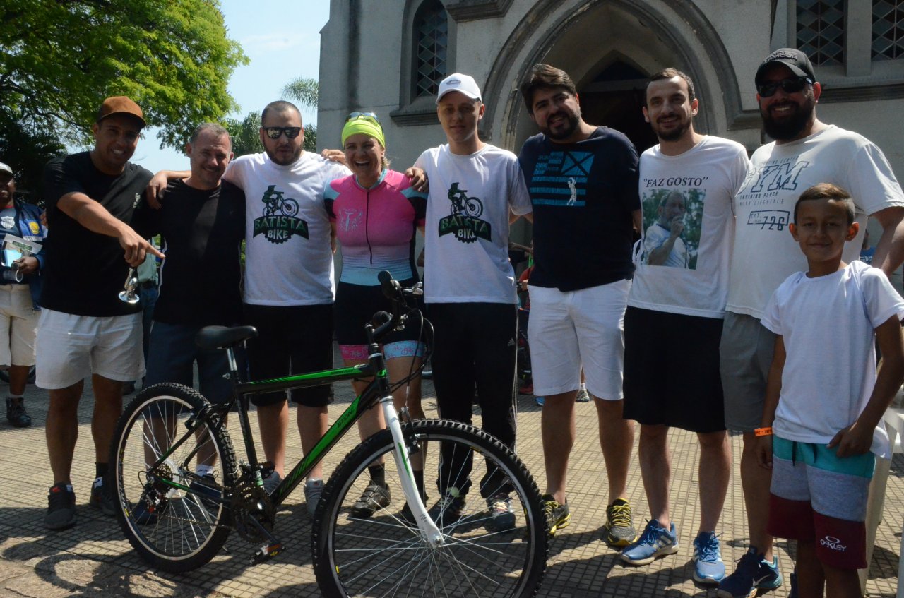 Tnia foi a ganhadora da terceira bicicleta e destaca a importncia da atividade fsica