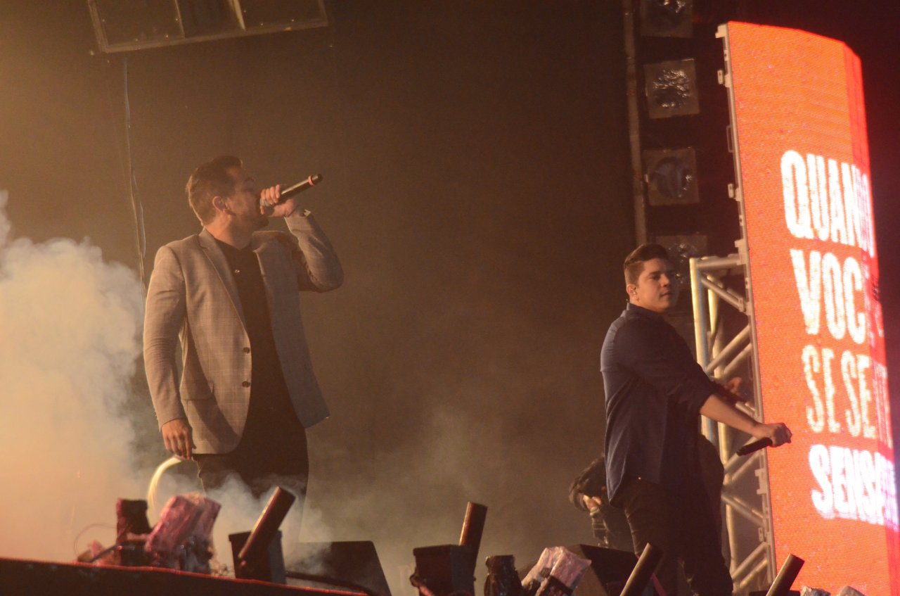 Henrique e Diego abriram a festa deste ano e realizaram um antigo sonho