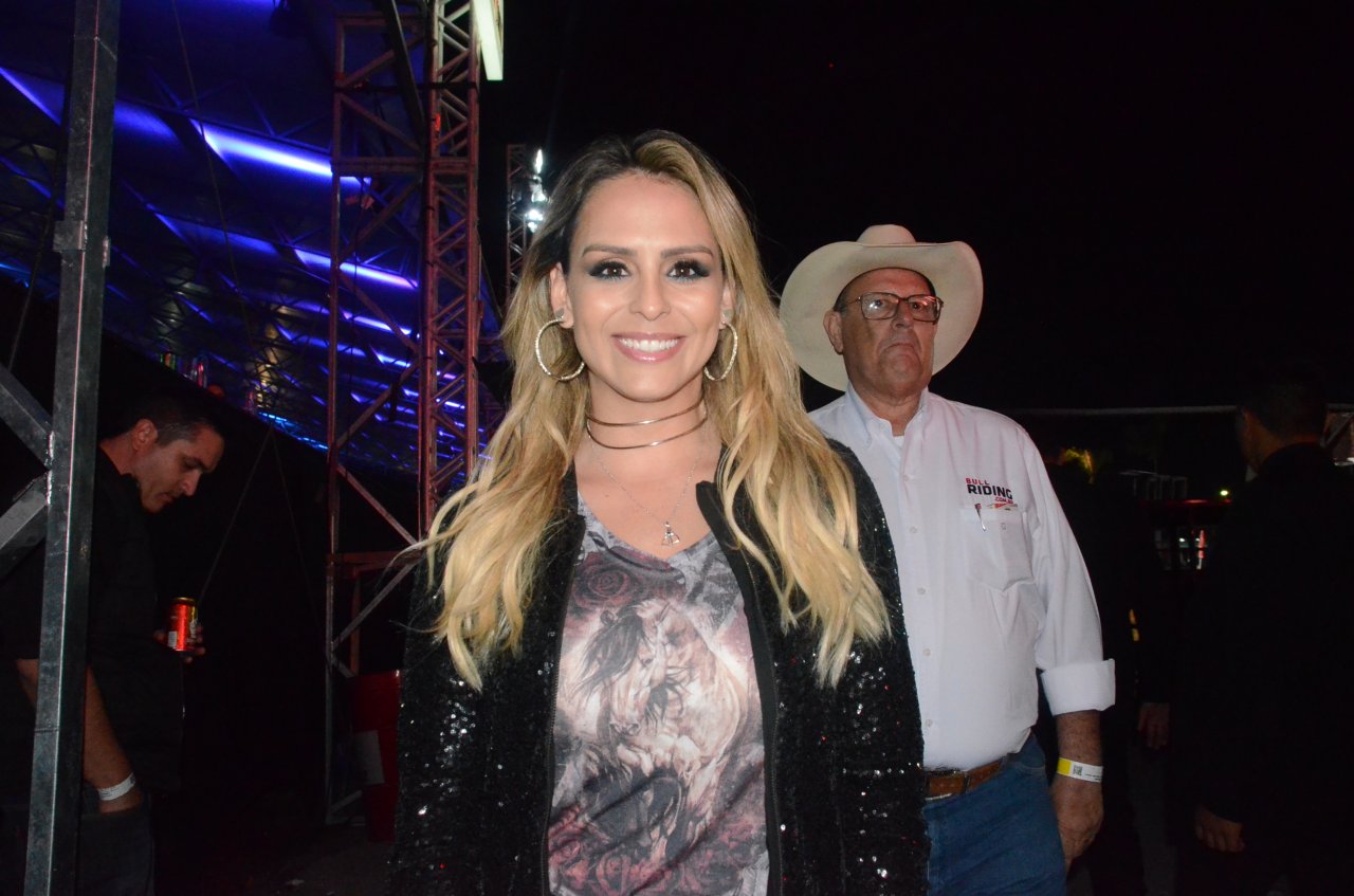 Aline Lima faz participao no filme e fez divulgao no Rodeio de Jaguarina