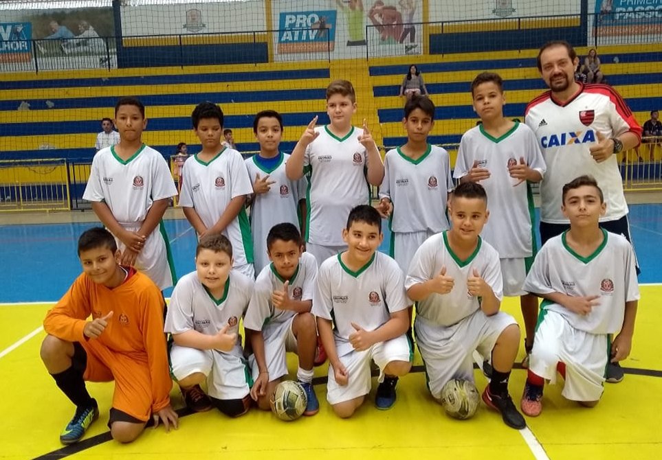 Alunos dos ncleos de futsal esto se enfrentando em competio