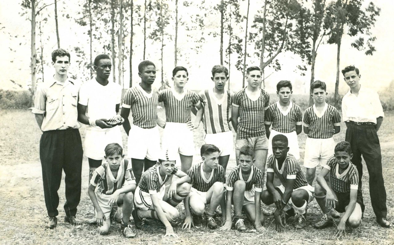 Time infantil do Unio Esportiva Jaguariense 