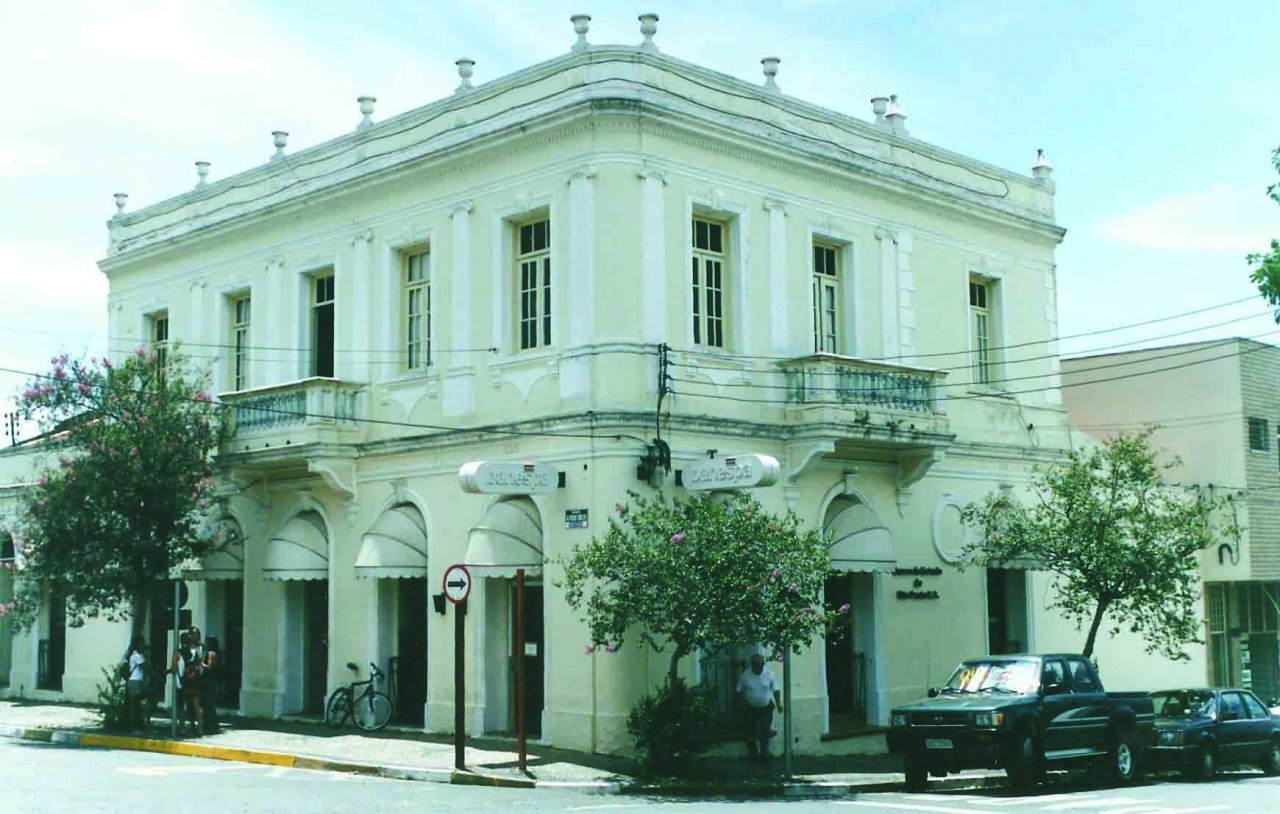 Prédio foi sede do Banco Banespa por muitos anos, e agora abrigará a Biblioteca Municipal