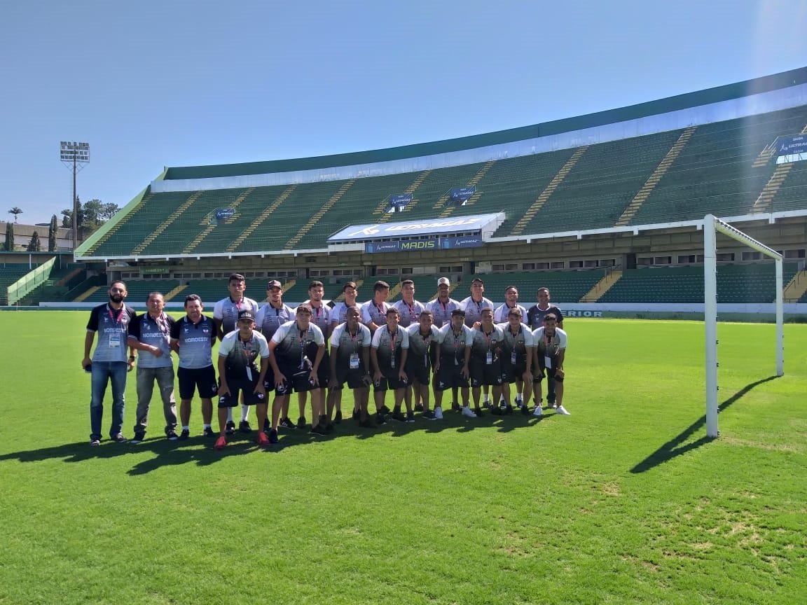 Atletas do River conhecem o estdio Brinco de Ouro