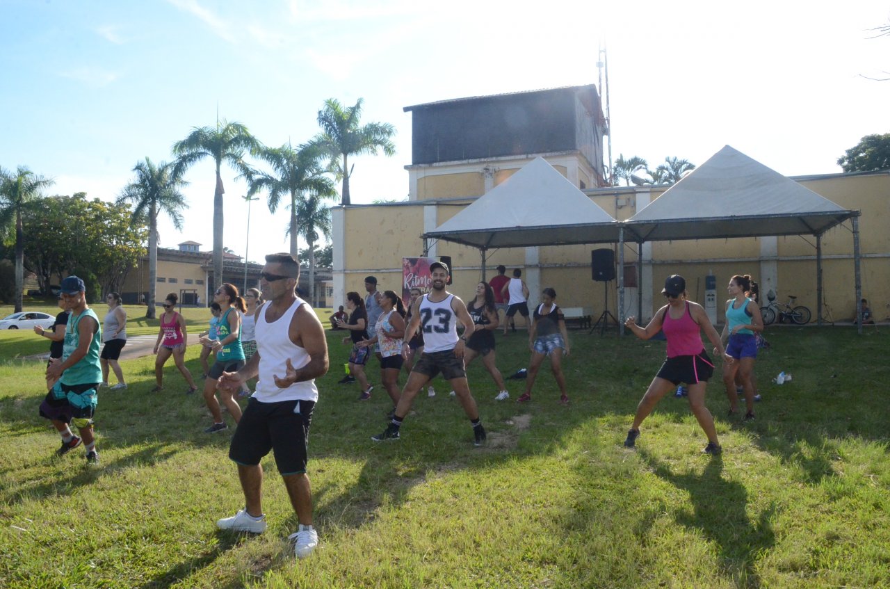 Rick Venturini comanda as aulas de ritmos aos domingos no Centro Cultural