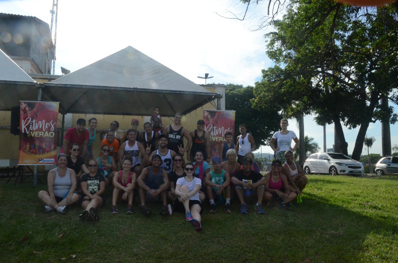 Participantes em momento de confraternização no final da aula