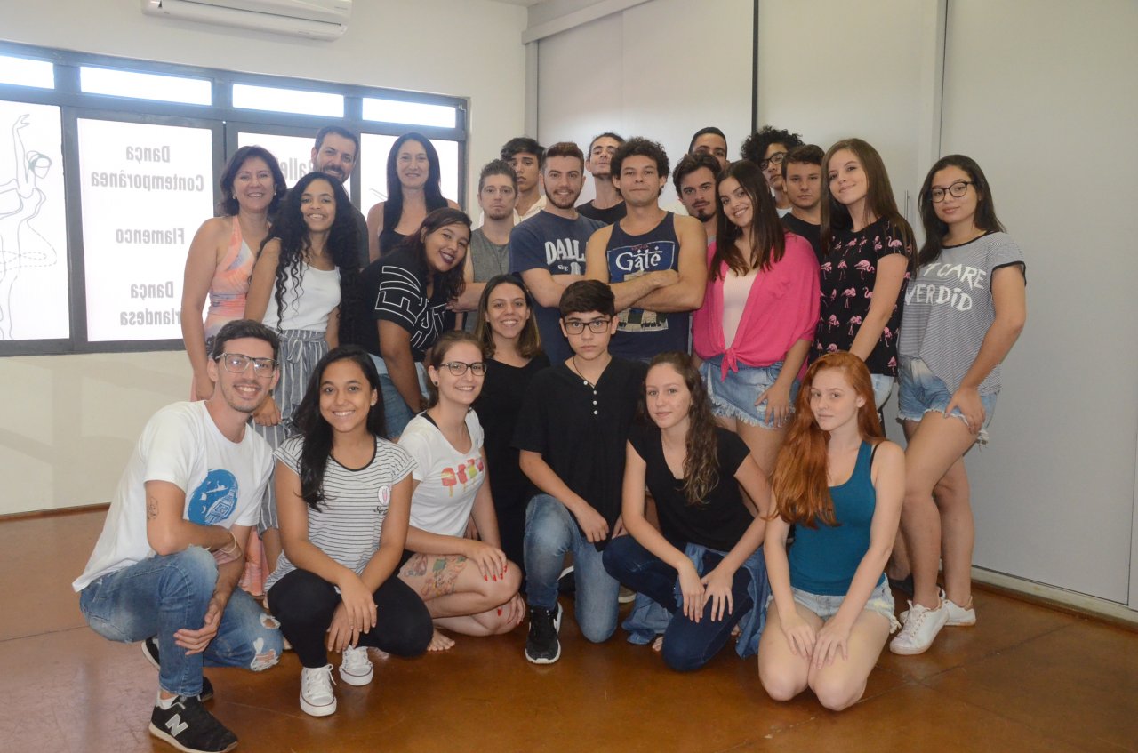 Elenco do espetculo 'Mas por que Cazuza?' durante ensaio (foto Gislaine Mathias)