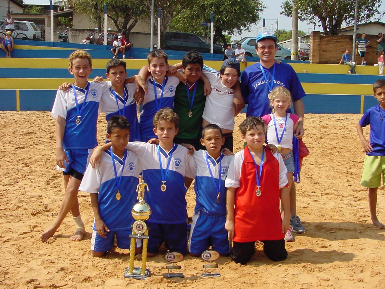 No mirim, Jaguary B comemorou o ttulo do campeonato