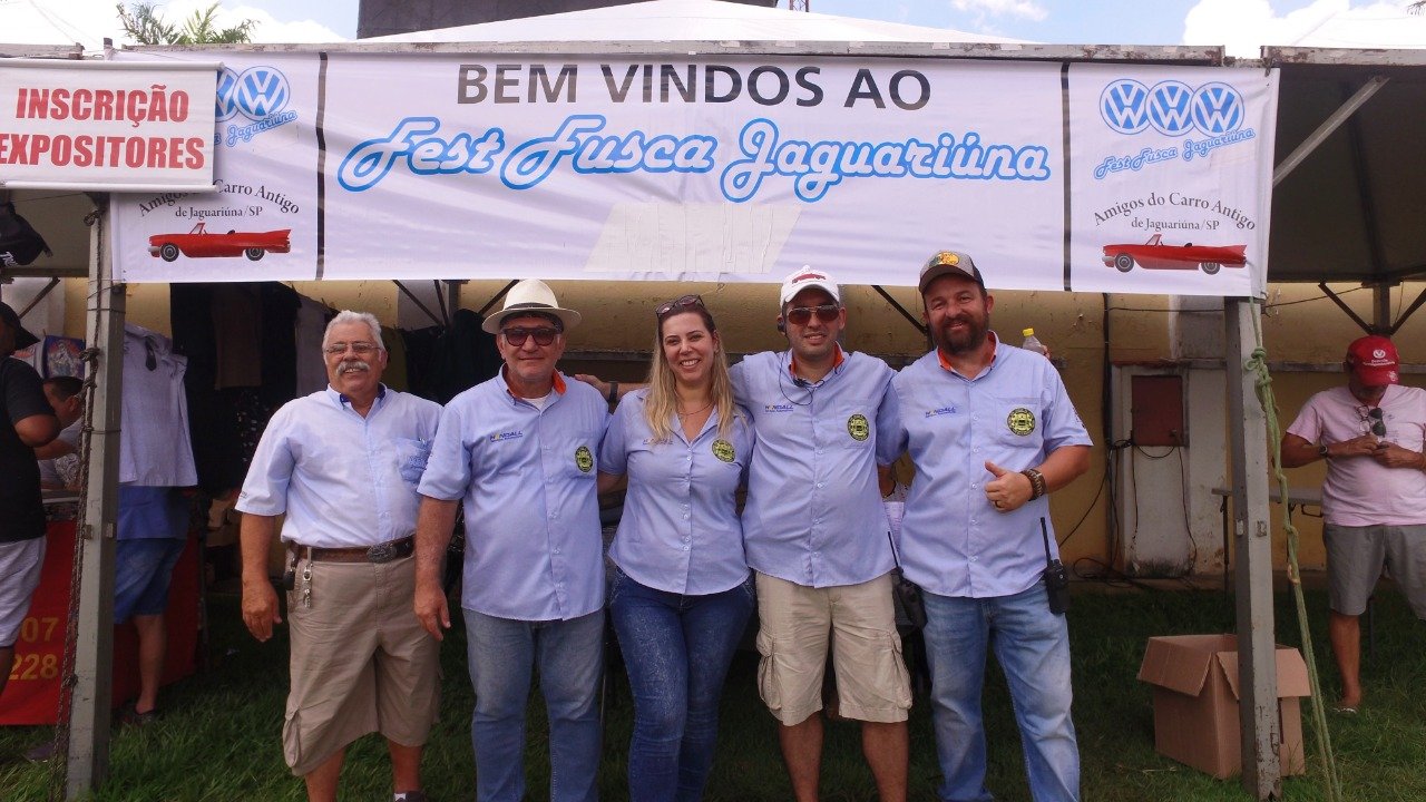 Guga e alguns membros da Associao do Carro Antigo de Jaguarina