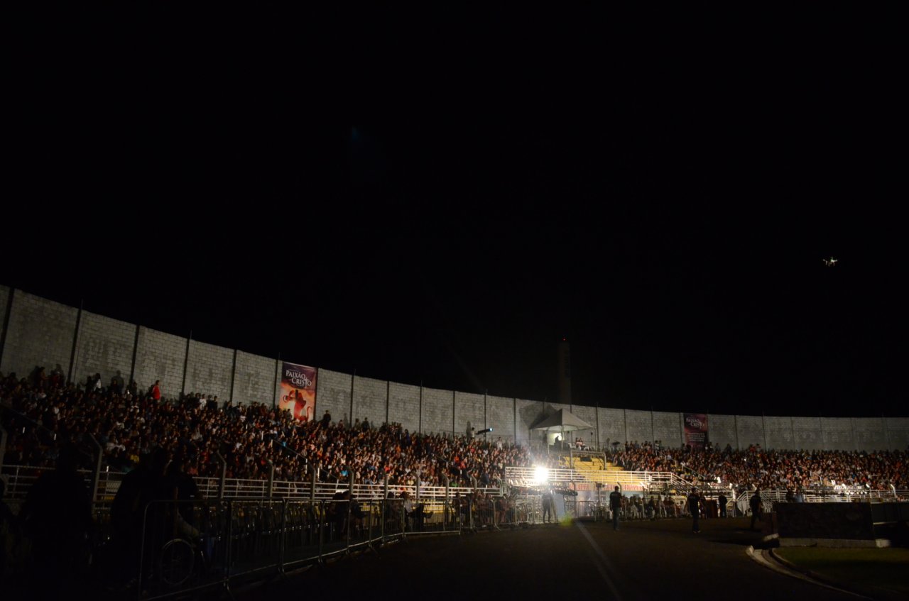 Público lotou o estádio na Sexta-Feira Santa