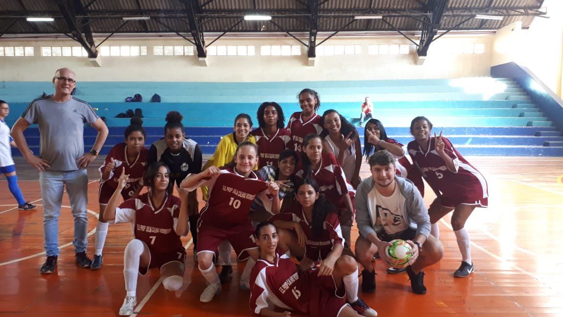 Time feminino da escola Julia Calhau se destaca aps duas vitrias