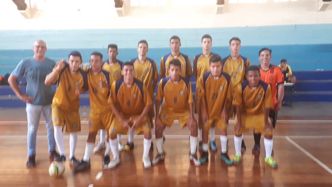 Escola Julia tambm foi destaque com o time masculino