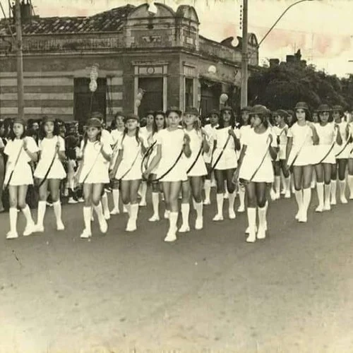 Elza Aparecida se recorda com emoção do tempo quando desfilou representando as escolas Amâncio Bueno e Celso Henrique Tozzi (Foto Casa da Memória Padre Gomes)

