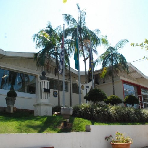 Pr�dio constru�do em 1960 abriga atualmente alguns departamentos da prefeitura (Foto Gislaine Mathias) 