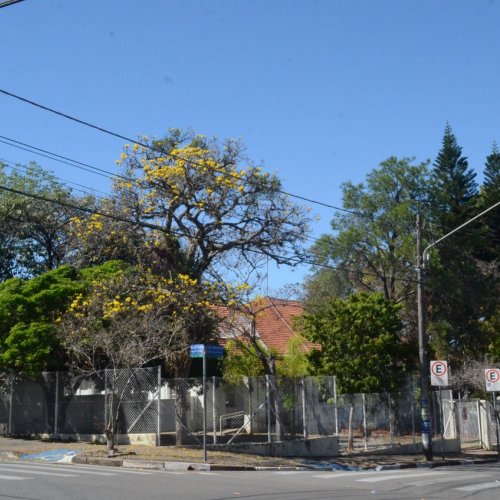 Pr�dio inaugurado em 6 de outubro de 1946 como Grupo Escolar Coronel Am�ncio Bueno, atualmente � o Gabinete do Prefeito. (Foto Gislaine Mathias)