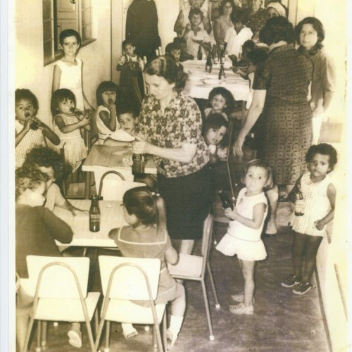 Padre Gomes durante uma das atividades na creche Santo Antonio (Acervo Casa da Memria Padre Gomes)