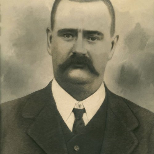 Famlia Pires - Marchante Jos Pires Junior, av do Tomaz, que comprou a fazenda junto com um scio, em 1915 (Acervo Casa da Memria Padre Gomes 